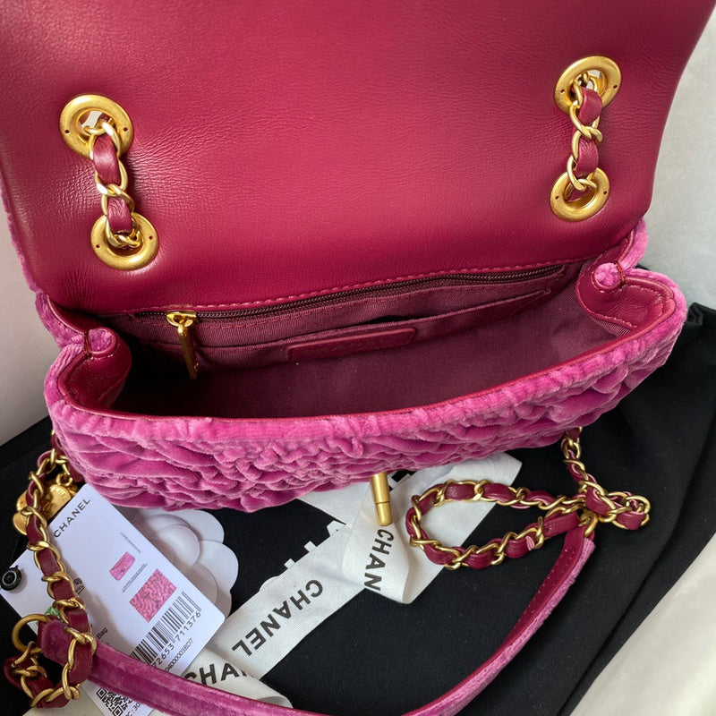 Dragons Bags Detail