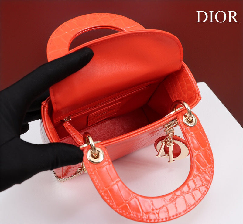 Dragons Bags Detail
