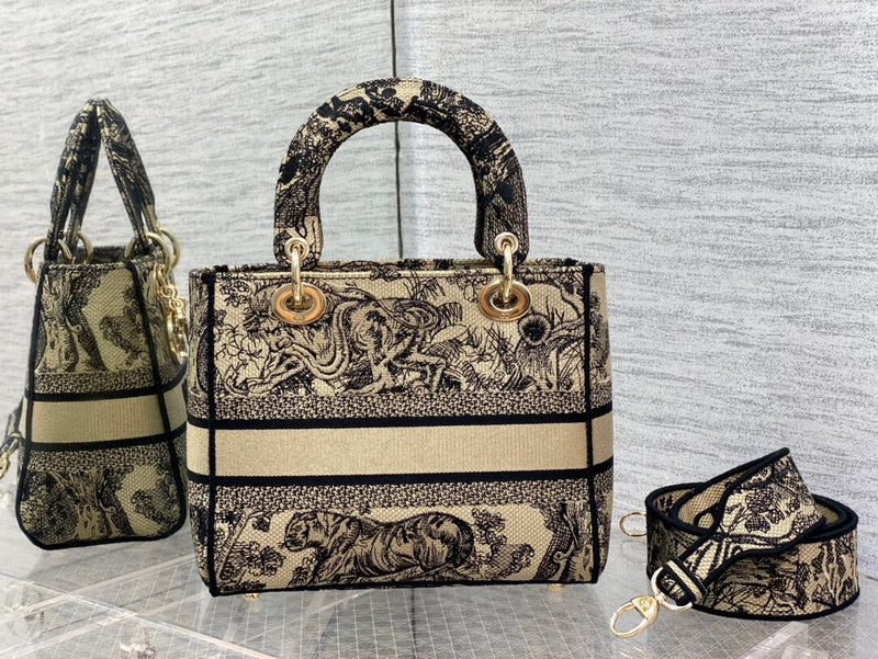 Dragons Bags Detail