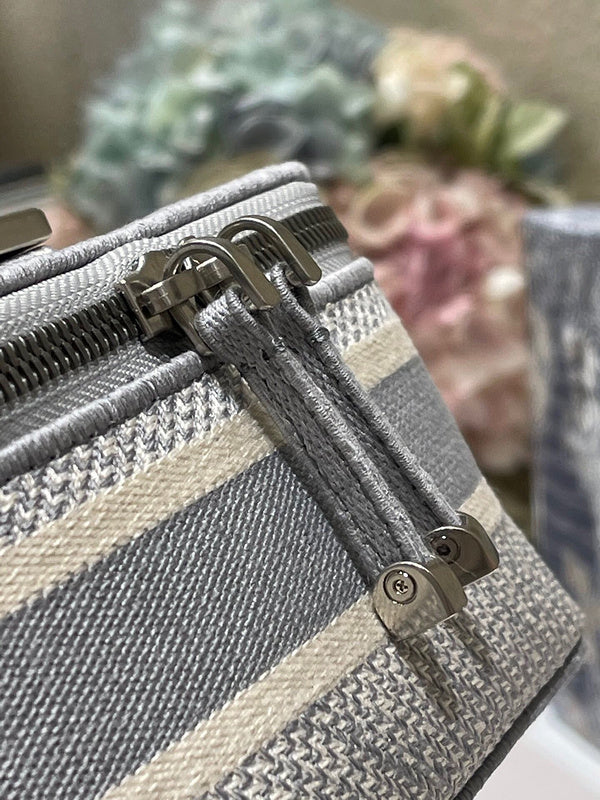 Dragons Bags Detail