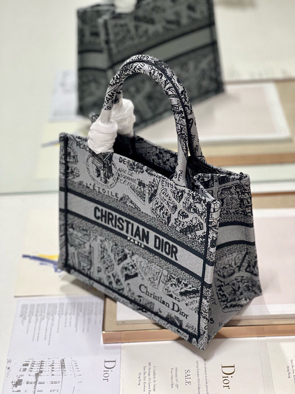Dragons Bags Detail