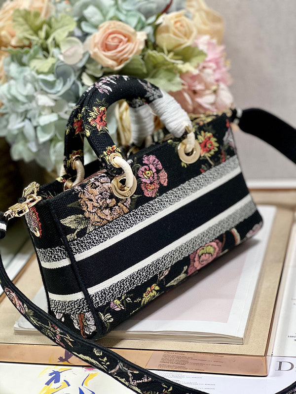 Dragons Bags Detail