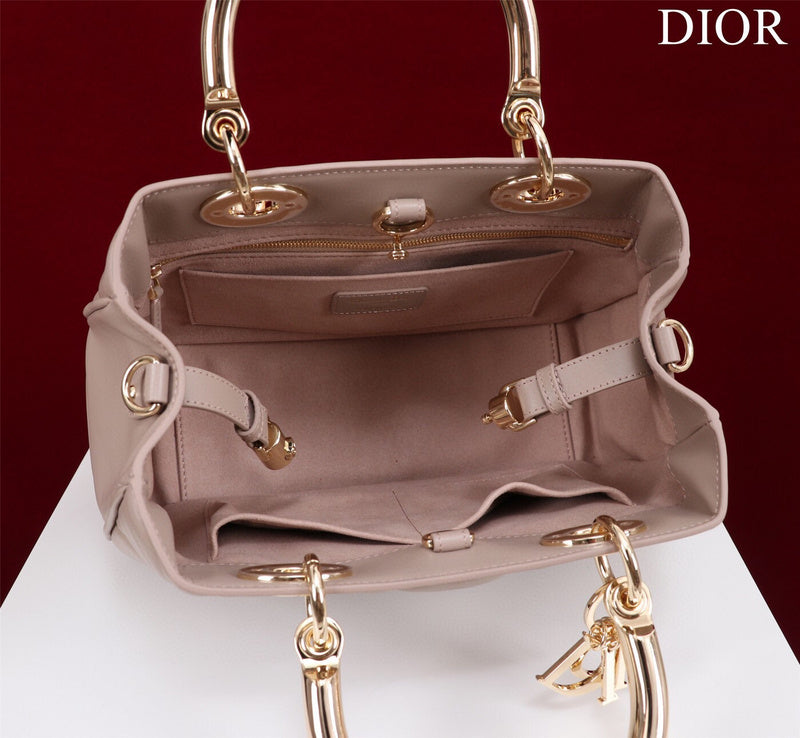 Dragons Bags Detail