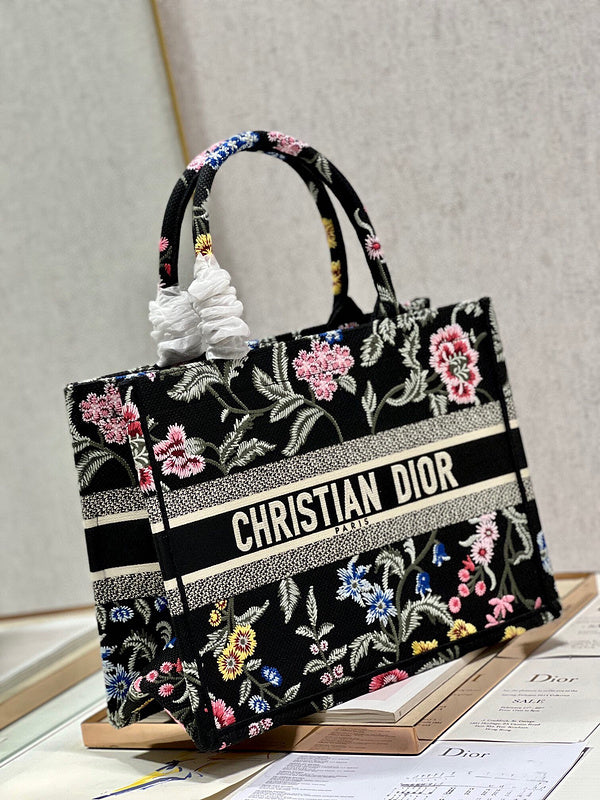 Dragons Bags Detail