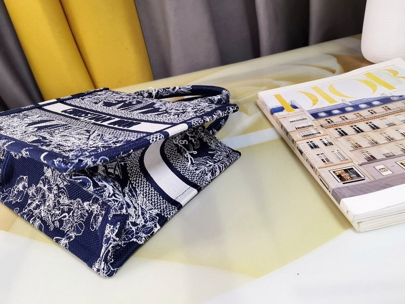 Dragons Bags Detail