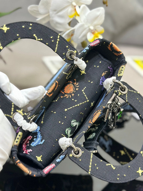 Dragons Bags Detail