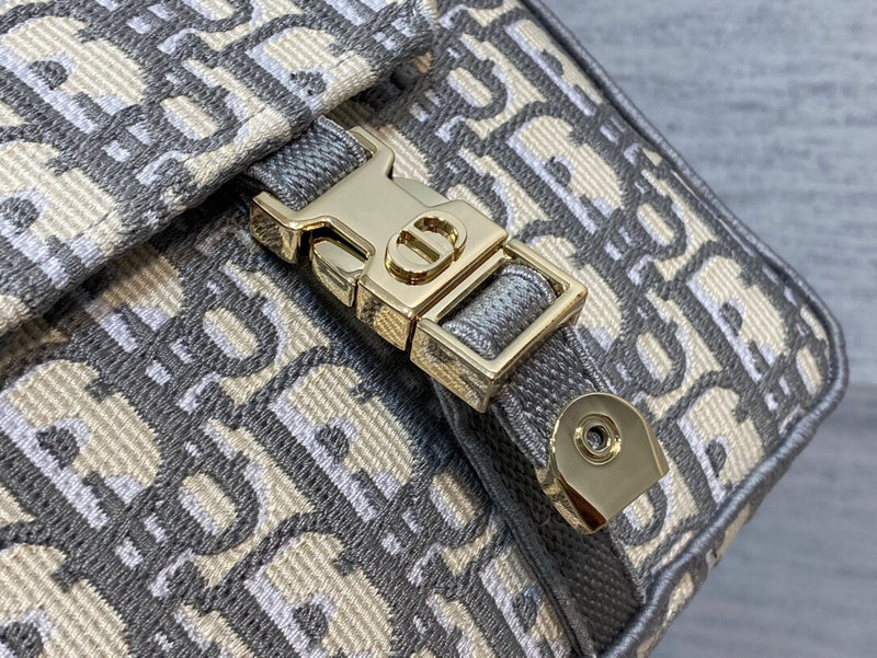 Dragons Bags Detail