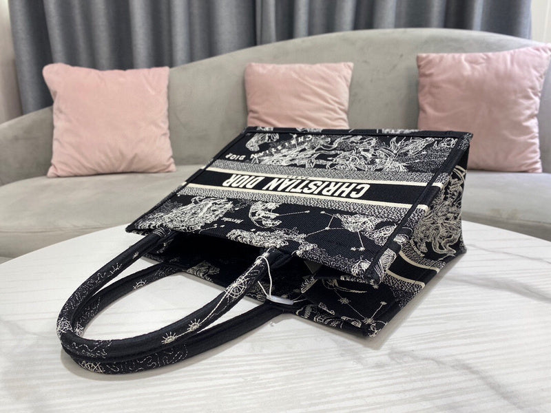 Dragons Bags Detail