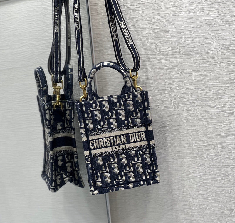 Dragons Bags Detail