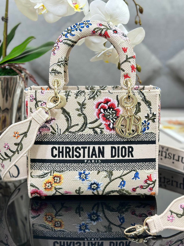 Dragons Bags Detail