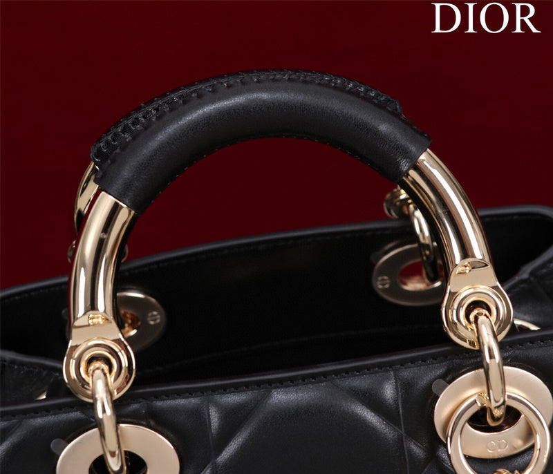 Dragons Bags Detail
