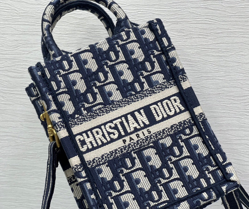 Dragons Bags Detail