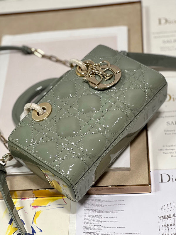 Dragons Bags Detail