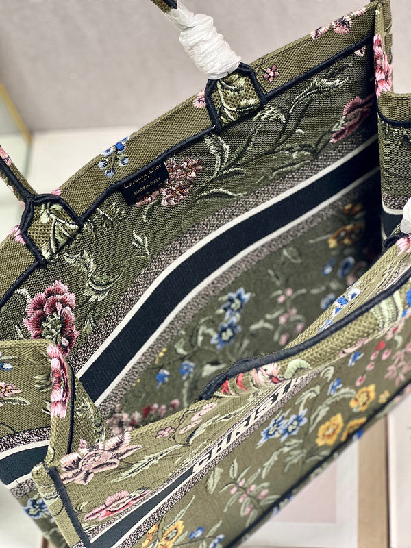 Dragons Bags Detail