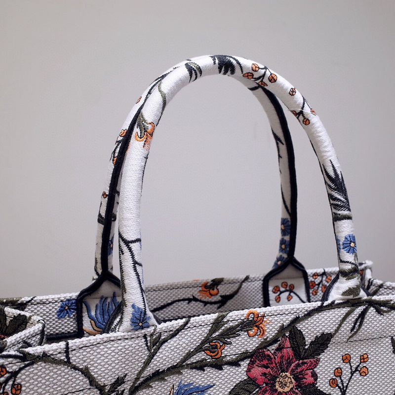 Dragons Bags Detail