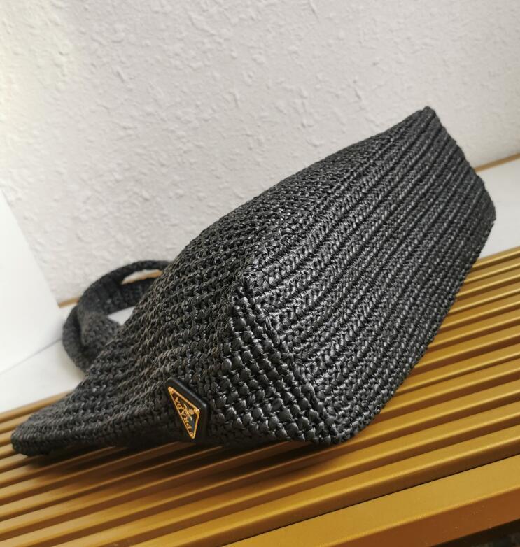Dragons Bags Detail