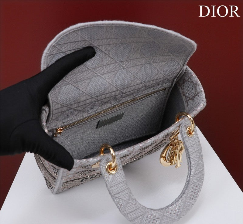 Dragons Bags Detail