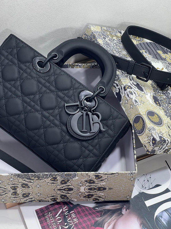 Dragons Bags Detail