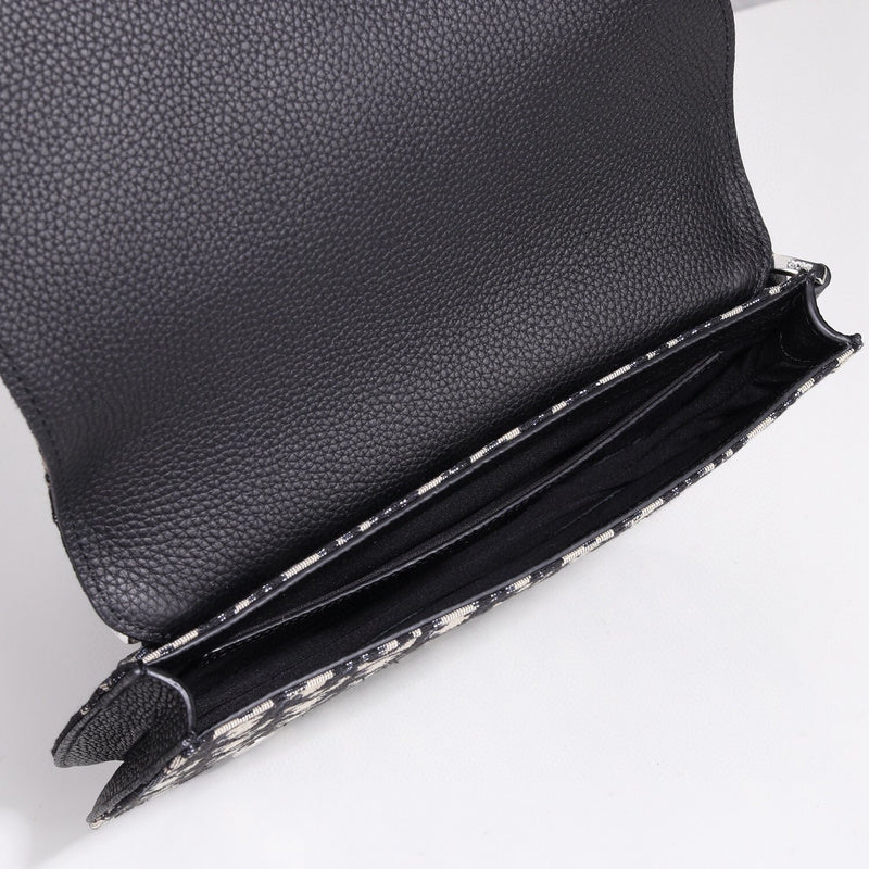 Dragons Bags Detail