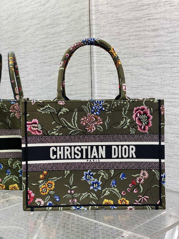 Dragons Bags Detail