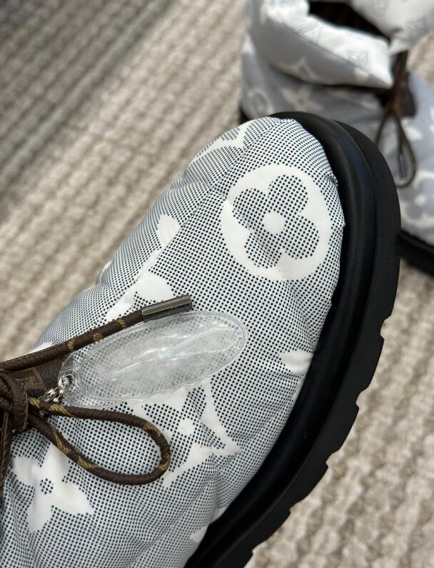 Dragons Bags Detail