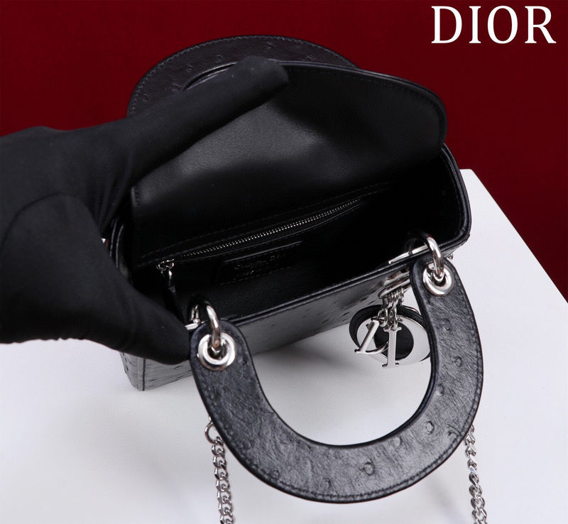 Dragons Bags Detail