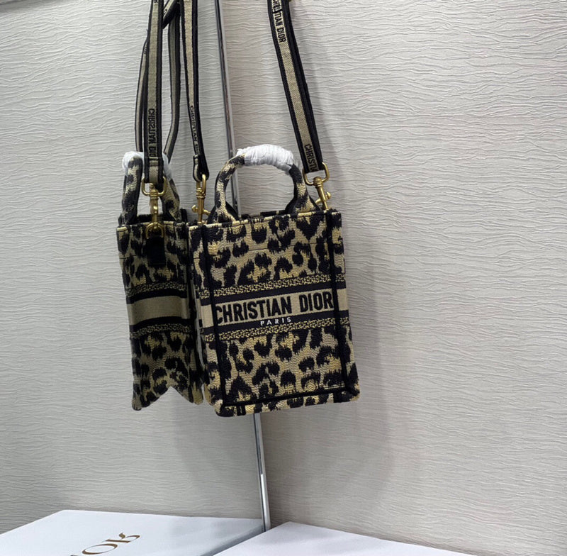 Dragons Bags Detail