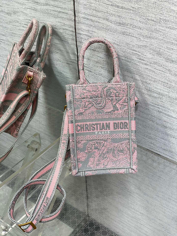 Dragons Bags Detail
