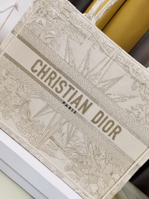 Dragons Bags Detail