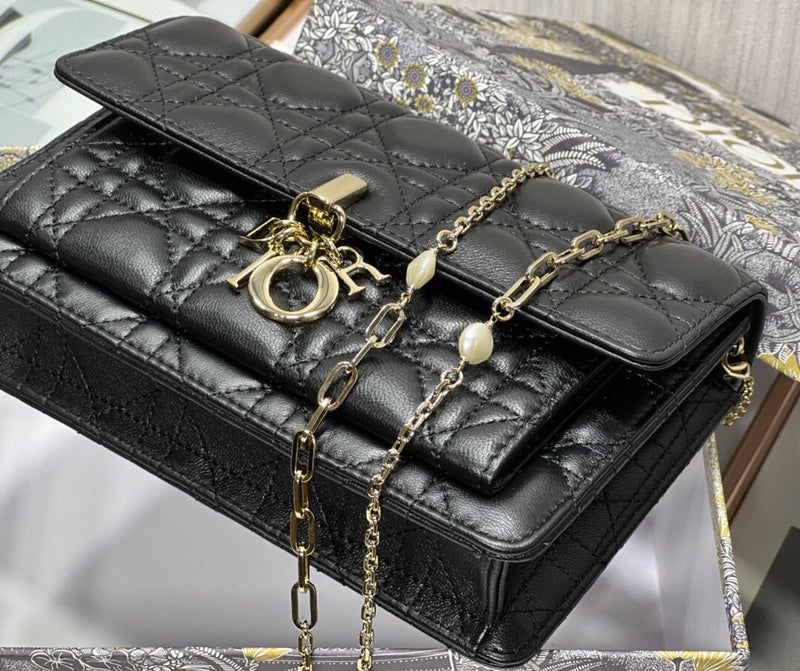 Dragons Bags Detail
