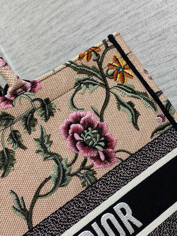Dragons Bags Detail