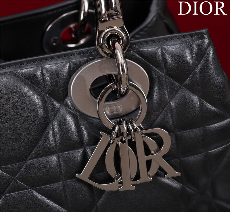 Dragons Bags Detail