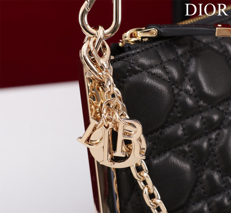 Dragons Bags Detail