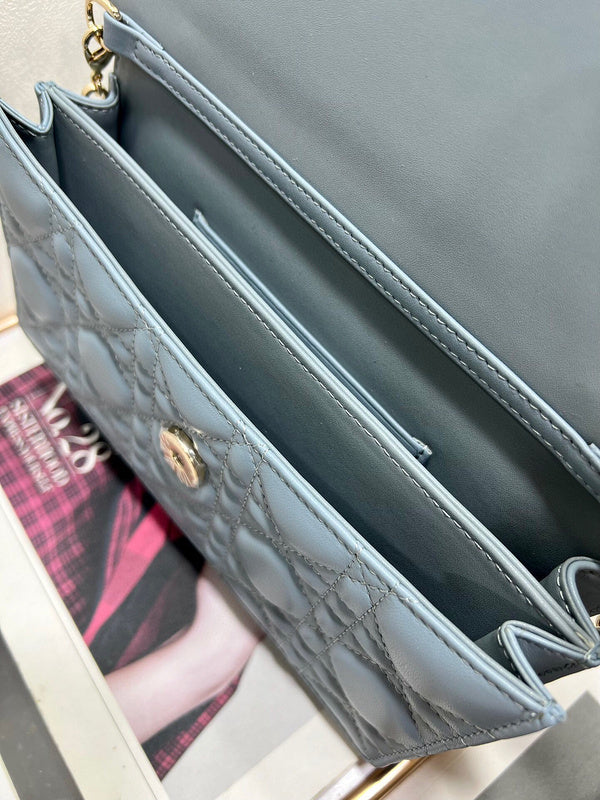 Dragons Bags Detail