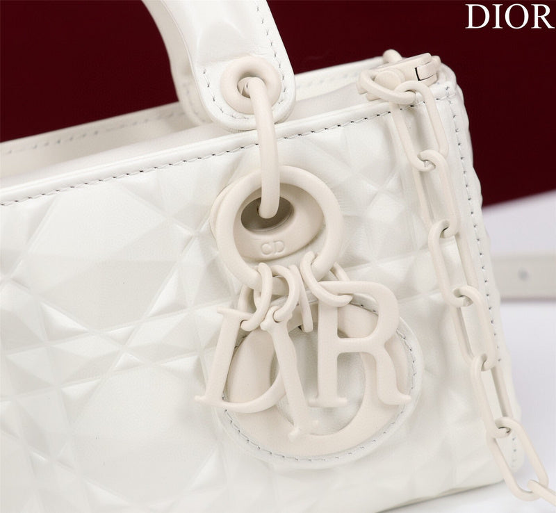 Dragons Bags Detail