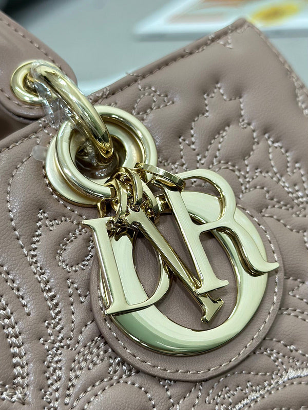 Dragons Bags Detail