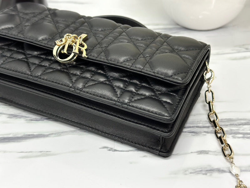 Dragons Bags Detail