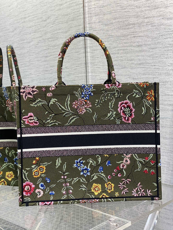 Dragons Bags Detail
