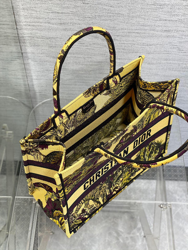 Dragons Bags Detail