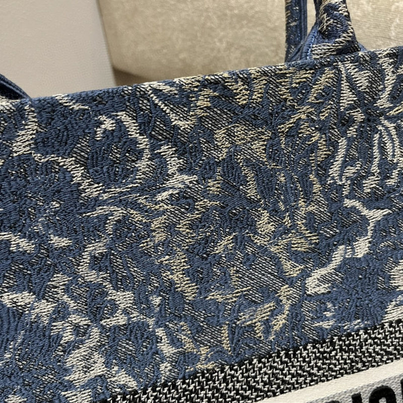Dragons Bags Detail