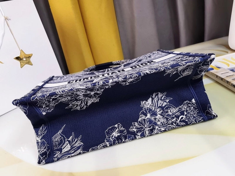 Dragons Bags Detail