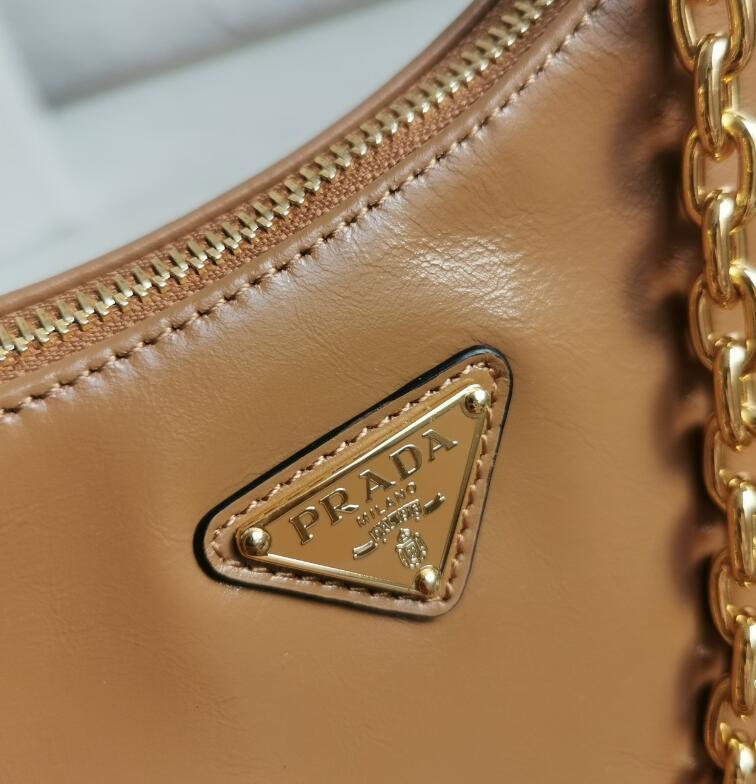 Dragons Bags Detail