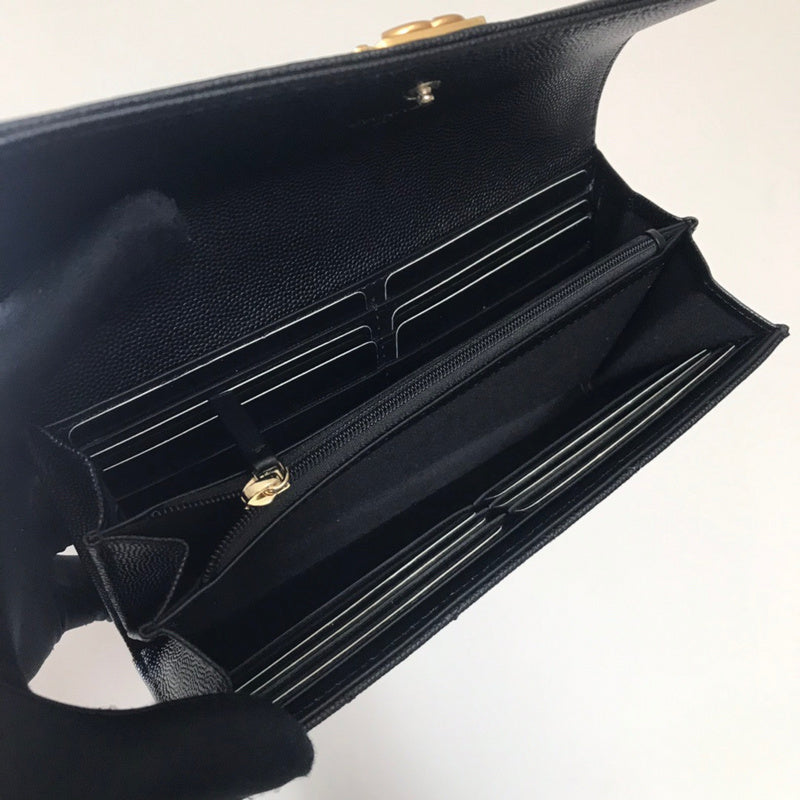 Dragons Bags Detail