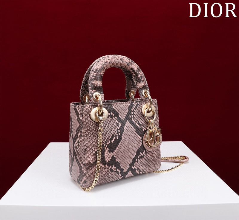 Dragons Bags Detail