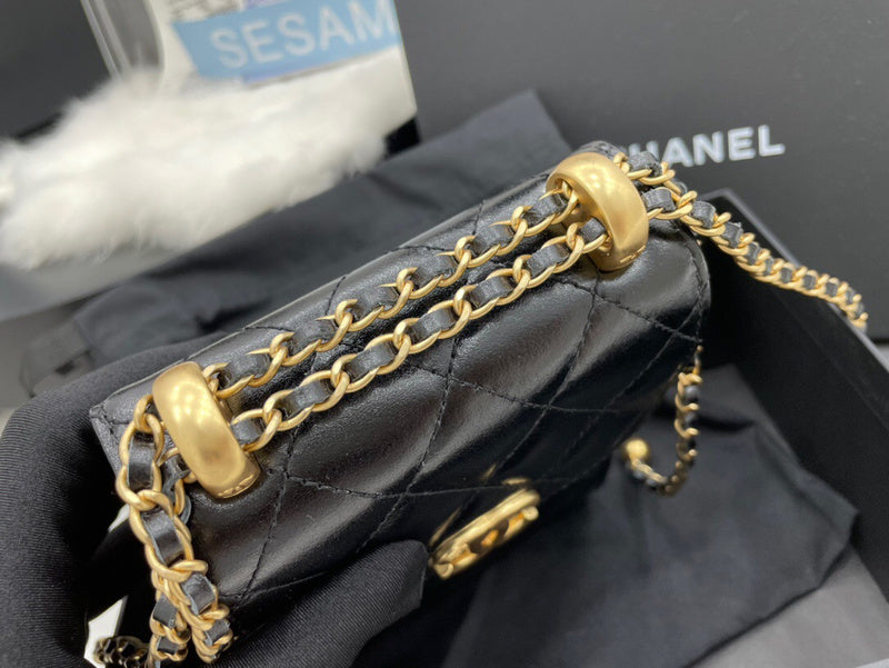 Dragons Bags Detail