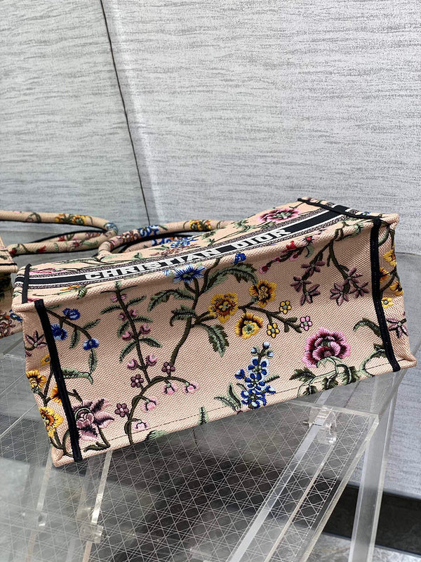Dragons Bags Detail