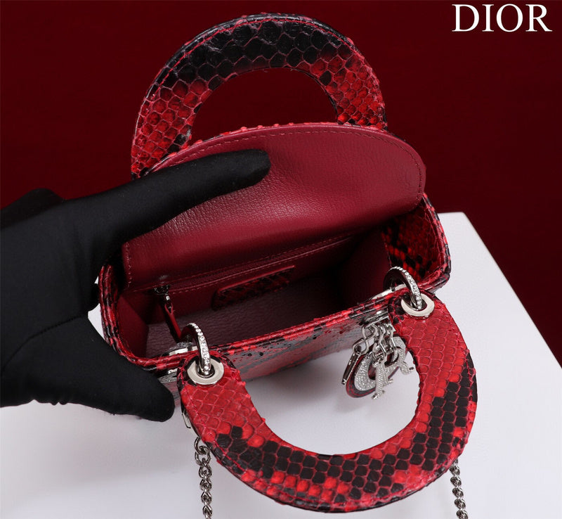 Dragons Bags Detail