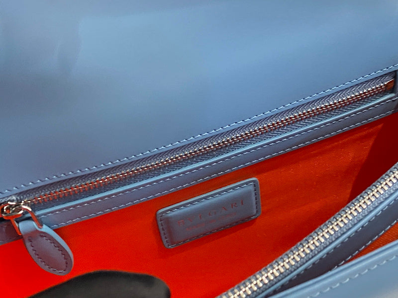 Dragons Bags Detail