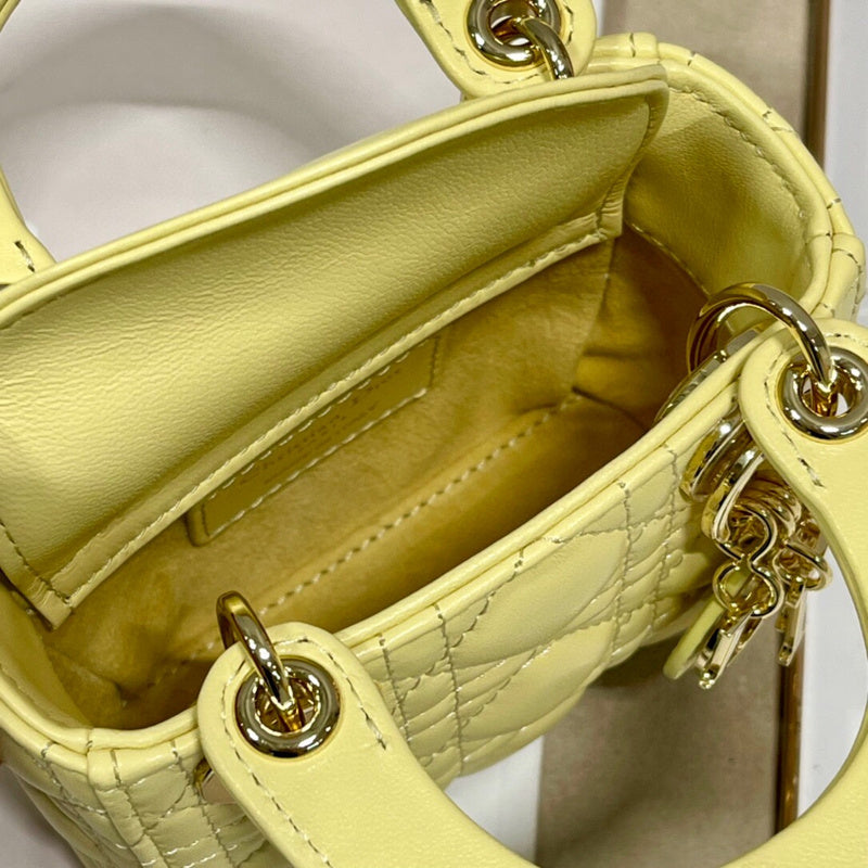 Dragons Bags Detail