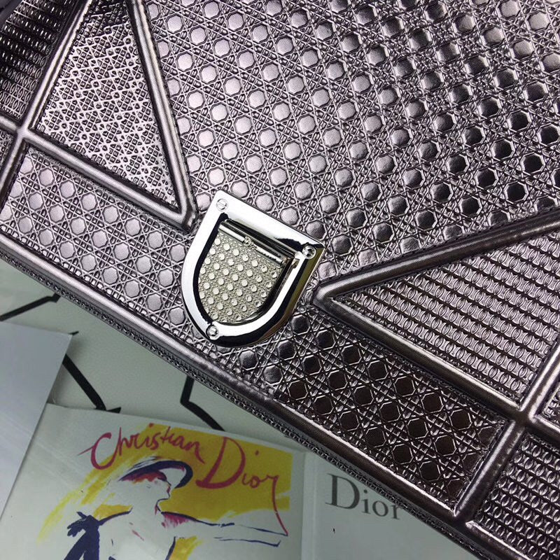 Dragons Bags Detail